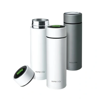 Afbeelding van Nuby RapidCool Draagbare babyflesjes Maken Kit Bereid een perfecte formulevoeding in 2 minuten Inclusief: Rapid Cool&#039;s met digitale thermometerdeksels, poederdispensers en fles