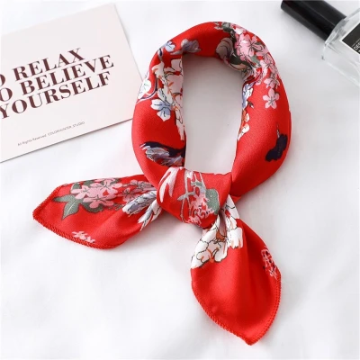 Afbeelding van Kleine Dames Sjaal Zijden Bandana Rood Bloesem