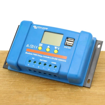 Afbeelding van Victron BlueSolar PWM LCD&amp;USB Charge Controller 12/24V 5A