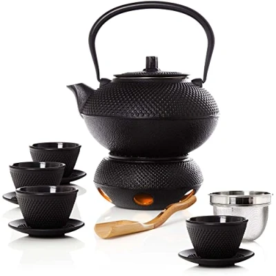 Afbeelding van Bonvivre© Theeservies 12 delig van geëmailleerd gietijzer voor 4 personen Theeset in Aziatische stijl met theepot (1,4 l), theewarmer, kopjes, onderzetter, doseerlepel, zeef