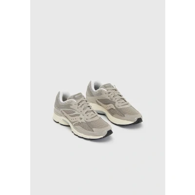 Afbeelding van Saucony dames Progrid Omni 9 sneaker met suède details in de kleur Donkerbeige, maat: 38