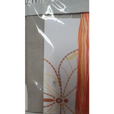 Afbeelding van Borduurkussen 3 vlinders in oranje tinten 0156318