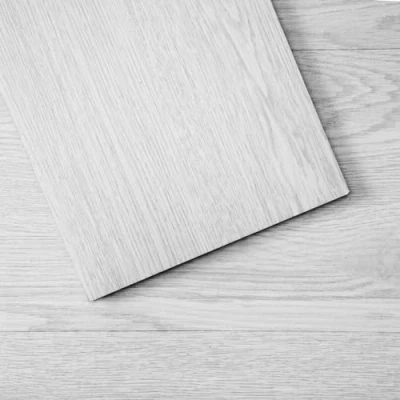 Afbeelding van VEVOR Zelfklevende vinylvloertegels, 91,4 x 15 cm, 36 tegels 2,5 mm dikke pellen en opplakken, lichtgrijze houtnerf, doe het zelf vloeren voor keuken, eetkamer, slaapkamer badkamer, gemakkelijk als