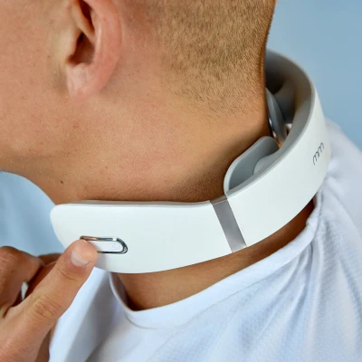 Afbeelding van MikaMax Electromagnetic Neck Massager Nek Massage Apparaat Massagekussen 3 Modes 15 Standen Warmtefunctie