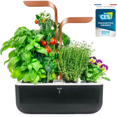 Afbeelding van Véritable® GARDEN CLASSIC Kweektafel Slimme Kruidenpot Met Bewateringssysteem en Adapt LED Licht Plantenbak Kruidenbak Inclusief 4 Lingots® kruiden navulling Zwart