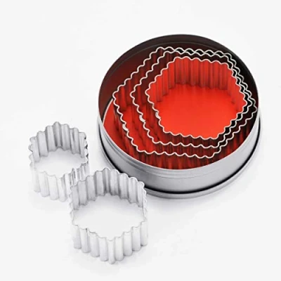 Afbeelding van thermohauser Uitsteekvormpjes (roestvrij staal), zeshoekig, rand gegolfd, 5 delig, diameter 3,9 8,8 cm, verpakt in blik opbergdoos