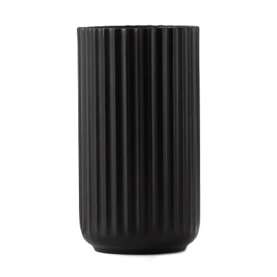 Afbeelding van Lyngby Porcelæn vaas zwart mat 15 cm.