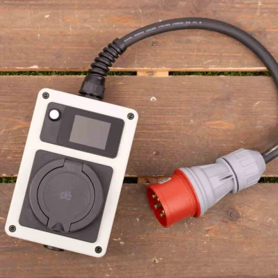 Afbeelding van dé Mobile Wallbox 22kW 32A EV oplader met CEE stekker en Type 2 Stopcontact, Laadstation Elektriciteitsmeter, RFID kaart voor ID.4 ID.5, Model Y, 3, E Up, Tron andere PHEV