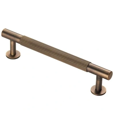 Afbeelding van Fingertip Designs Handgreep &quot;Lines&quot; 128mm antiek messing
