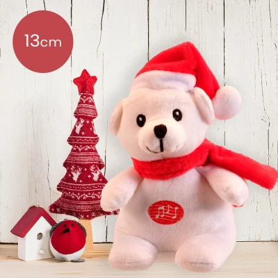 Afbeelding van Witte polyester ijsbeer met kerstmuts en rode sjaal muziek 13 cm