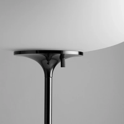 Afbeelding van GUBI Stemlite vloerlamp, zwart chroom, 110 cm