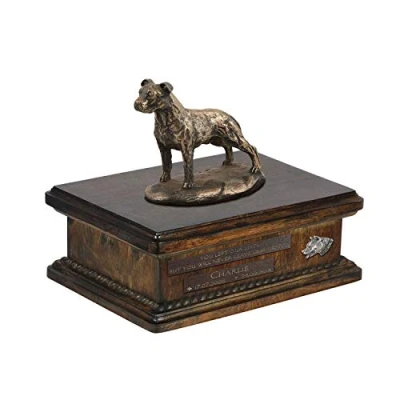 Afbeelding van Persoonlijke urn hond voor American Staffordshire Terrier met beeldje en hout.