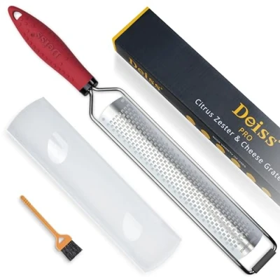 Afbeelding van Deiss PRO Lemon Zester &amp; Heavy Duty Kaasrasp Groentenrasp Parmezaanse kaas, Citroen, Knoflook, Nootmuskaat, Chocolade, Fruit, Groenten, Gember Rasp RVS Kaasversnipperaar Rood