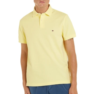 Afbeelding van Tommy Hilfiger heren Core regular fit polo van piqué katoen met logoborduring in de kleur Citroengeel, maat: S