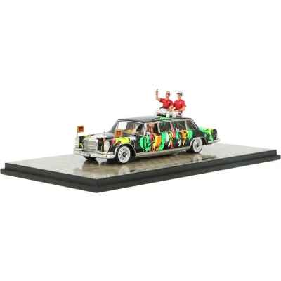 Afbeelding van Mercedes Benz 600 Pullman Spark Modelauto 1:43 2019 Neel Jani / André Lotterer Bruno Senna
