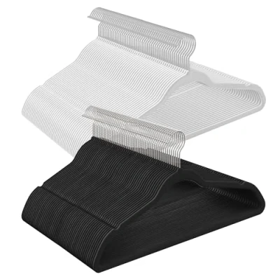 Afbeelding van SONGMICS Set van 100 fluwelen hangers, 41,5 cm breed, ruimtebesparend, hoge belastbaarheid, met 360 draaibare haken, voor jassen, overhemden, pakken, zwart CRF026B100