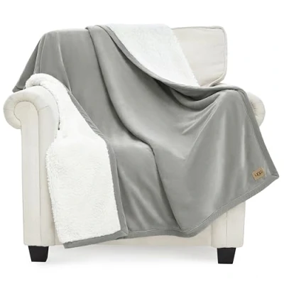 Afbeelding van UGG 01465 Bliss Sherpa volledig omkeerbare deken voor bank of bed, machinewasbaar, onderhoudsvriendelijk, zachte pluche luxe oversized accentdekens, 177 x 127 cm, zegel