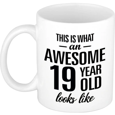 Afbeelding van Awesome 19 year cadeau mok / verjaardag beker 300 ml feest mokken