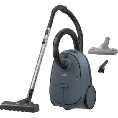Afbeelding van AEG AB61C2DBS CLEAN 6000 Stofzuiger Met Zak, Power Variator, S zak Ultra Lange Prestaties, Rubberen Wielen, HEPA Filtratie, 55% Gerecycled Kunststof, 850W, 3,5L, Denim Blue