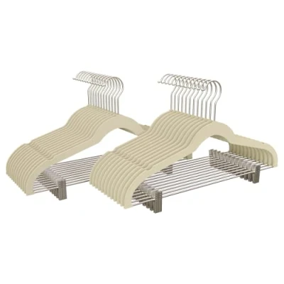 Afbeelding van COM FORT HOUSE Fluwelen kleerhangers met klemmen, beige, antislip en duurzaam, kledinghangers voor kleding, ideaal jassen, broeken of blouses, 24 stuks