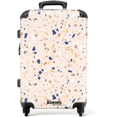 Afbeelding van NoBoringSuitcases.com Grote koffer Terrazzo patroon veelkleurig blauw Kinderkoffer geschikt voor jongen en meisjes Reiskoffer met 4 wielen Trolley op wieltjes Rolkoffer groot kinderen 72 liter Ruimbagage valies 20kg