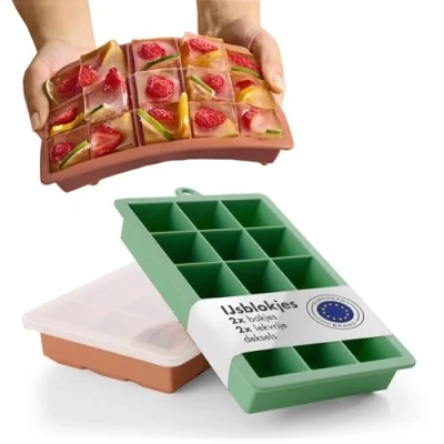 Afbeelding van Blumtal IJsblokjesvorm 2 x 15 IJsblokjes Hoogwaardig Siliconen 30 Stuks 3,3 cm Vierkant Incl. Deksel Olijfgroen en Rood Set van