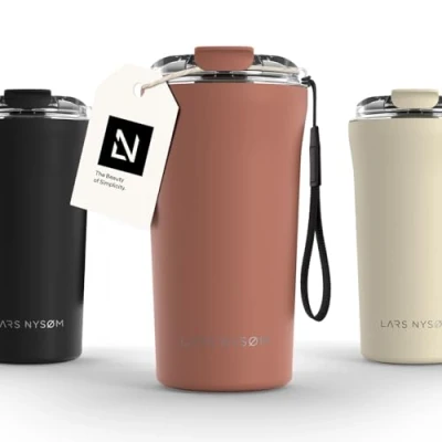 Afbeelding van LARS NYSØM &#039;Rørelse&#039; Thermo Coffee Mug to go 500ml BPA vrij Met Isolatie Draagriem &amp; Tritan Deksel Brick Red