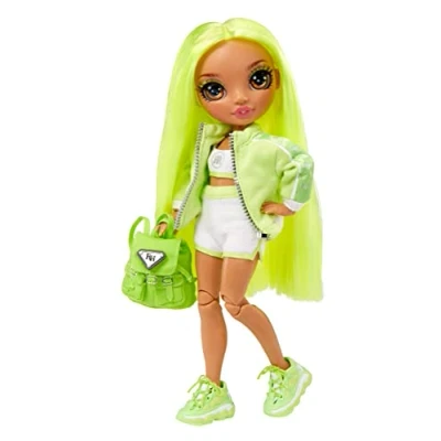 Afbeelding van Rainbow High Junior KARMA NICHOLS 23 cm Fashionpop met outfit en accessoires Inclusief stoffen rugzak open gesloten functie Cadeau verzamelbaar voor kids vanaf 6 jaar