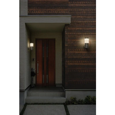 Afbeelding van LEDVANCE ENDURA STYLE RONDO WALL SEN Außenleuchte, 9,5W, 700lm, Wandleuchte, Edelstahl, Bewegungsmelder, Tageslichtsensor, IP44 Schutzklasse, 3.000K Farbtemperatur, warmweiße Lichtfarbe