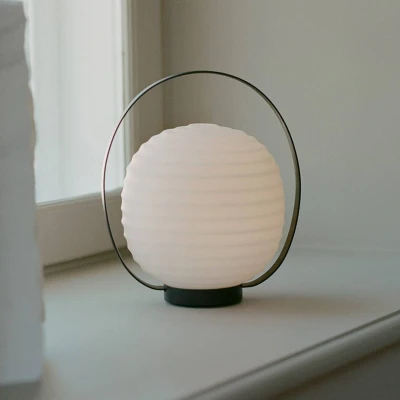 Afbeelding van New Works LED oplaadbare tafellamp Lantaarn, wit, glas, dimbaar