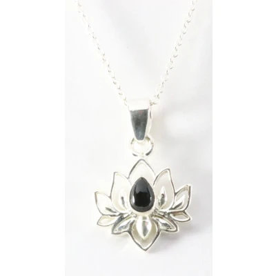 Afbeelding van Fijne zilveren lotus hanger met onyx aan ketting