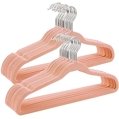 Afbeelding van SONGMICS Set van 30 fluwelen hangers, 41,5 cm breed, ruimtebesparend, hoge belastbaarheid, met 360 draaibare haken, voor jassen, overhemden, pakken, zilver en roze, CRF26PK