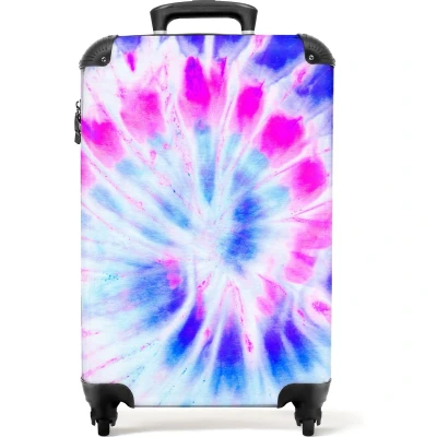 Afbeelding van NoBoringSuitcases.com® Kinderkoffer meisje Hippie Tie dye Roze Meisjes Kind Meisjeskoffer Kindertrolley Reiskoffer Past binnen 55x40x20 cm en 55x35x25 Koffer kleurrijk