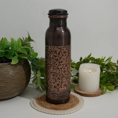 Afbeelding van Puur koperen waterfles antique gegraveerd ± 950 ml (zware uitvoering)
