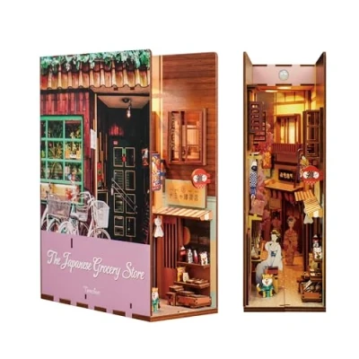 Afbeelding van Tonecheer DIY Book Nook Japan Kit Modelbouwset 3D Houten Puzzel voor Volwassenen om een Miniatuurhuis te Bouwen Knutselset met Licht Cadeau Vrouwen en Mannen (De Japanse Levensmiddelenwinkel)