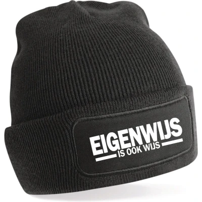 Afbeelding van beanie Beechfield zwart Grappige tekst muts Eigenwijs is ook wijs wintermuts uniseks