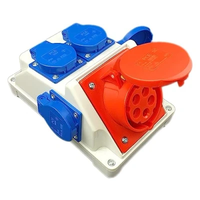 Afbeelding van RoadEu Stopcontact combinatie CEE 16A 5P met 4x 230V Schuko. IP44 stroomverdeler voor binnen en buiten. Perfect fabrieken, werkplaatsen of bouwplaatsen.