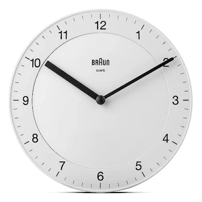 Afbeelding van Braun klassieke analoge wandklok met stil kwartsuurwerk, gemakkelijk leesbare wijzerplaat 20 cm diameter in wit, model BC06W