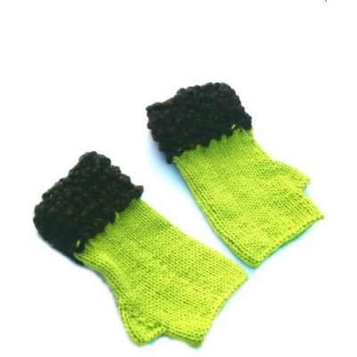 Afbeelding van handgebreide groene polswarmers, limegroene dameshandschoenen, olijfgroene gebreide armwarmers, vingerloze handschoenen hipster