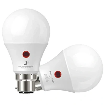 Afbeelding van Dusk To Dawn LED lampen met dubbele daglichtsensor · AAN/UIT Automatisch, afhankelijk van daglichtniveau Nachtlicht schemering tot zonsopgang 9 Watt 6000K ( Koud Wit ) Soort dop Bajonetkap b22 90W equivalent 2 stuks