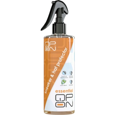 Afbeelding van QP ON ESSENTIAL SNEAKER &amp; HAT PROTECTOR Ph NEUTRAAL SPRAY WATERPROOF VUIL AFSTOTEND SCHOENEN EN CAPS HYDROFOBISCH 500ML