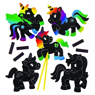 Afbeelding van Baker Ross AW625 Krabschilderij knutselsets Eenhoorn met magneten (10 stuks) kleurrijk regenboogkraspapier knutselidee voor kinderen, zwart