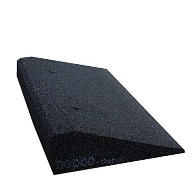 Afbeelding van bepco Stoeprand helling van rubbervezels (zwart) oprijplaat drempelhelling met ingelegde sluitringen voor bevestiging (50 x 25 4 cm)