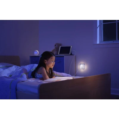 Afbeelding van OSRAM LUNETTA EDGE plug in nachtlamp, wit, 0,35W, 10lm, warm wit licht, daglichtsensor, USB A &amp; C poort, LED technologie, oplaadfunctionaliteit, lange levensduur, IP20, 3000K.
