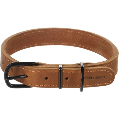 Afbeelding van Flamingo Montana Cognac lederen halsband L 43,5 53,5 cm x 25 mm met klinknagels en gesp heeft een zwarte glanzende afwerking