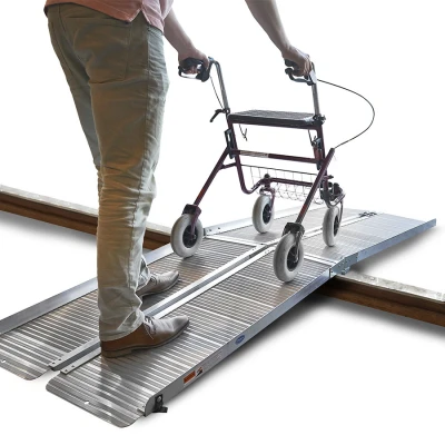 Afbeelding van Datona Aluminium Oprijplaat Extra Lang, Drempelhulp Drie Keer Opvouwbaar 240 Cm (240 x 70 10 cm)