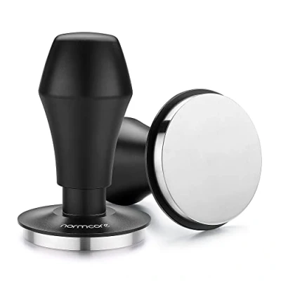 Afbeelding van Normcore 58 mm koffiestamper V4.1 met klikgeluidsfeedback, veerbelaste stamper platte basis, geanodiseerd aluminium handvat, compatibel standaard manden, zwart