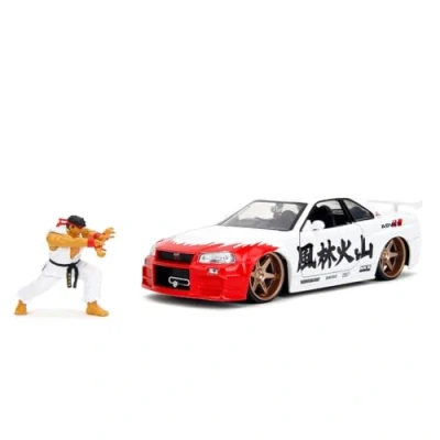 Afbeelding van Jada Toys Street Fighter Nissan Skyline GTR R34 incl. Rye figuur, modelauto van metaal, 1:24, deuren, kofferbak, motorkap te openen, 19 cm, voor fans en kinderen vanaf 8 jaar