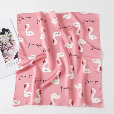 Afbeelding van Kleine Dames Sjaal Zijden Bandana Roze Zwanen