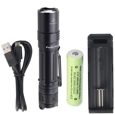 Afbeelding van Fenix PD32 LED zaklamp met 1200 lumen, 395 meter bereik inclusief 3400mAh accu en oplader